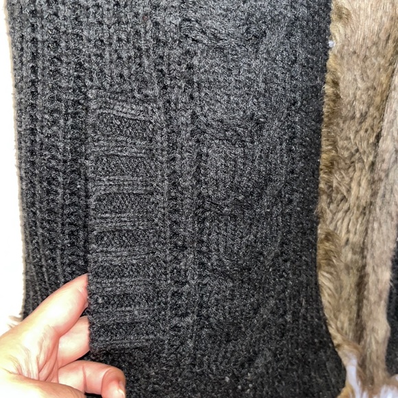 Reversible Fur Sweater Vest - Picture 6 of 8